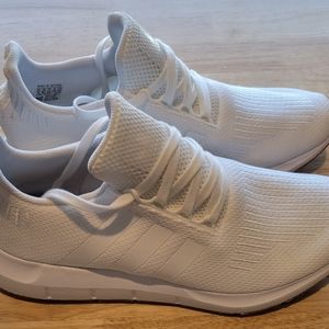 Mens Adidas Swift Run Shoes Size 9 NWOB